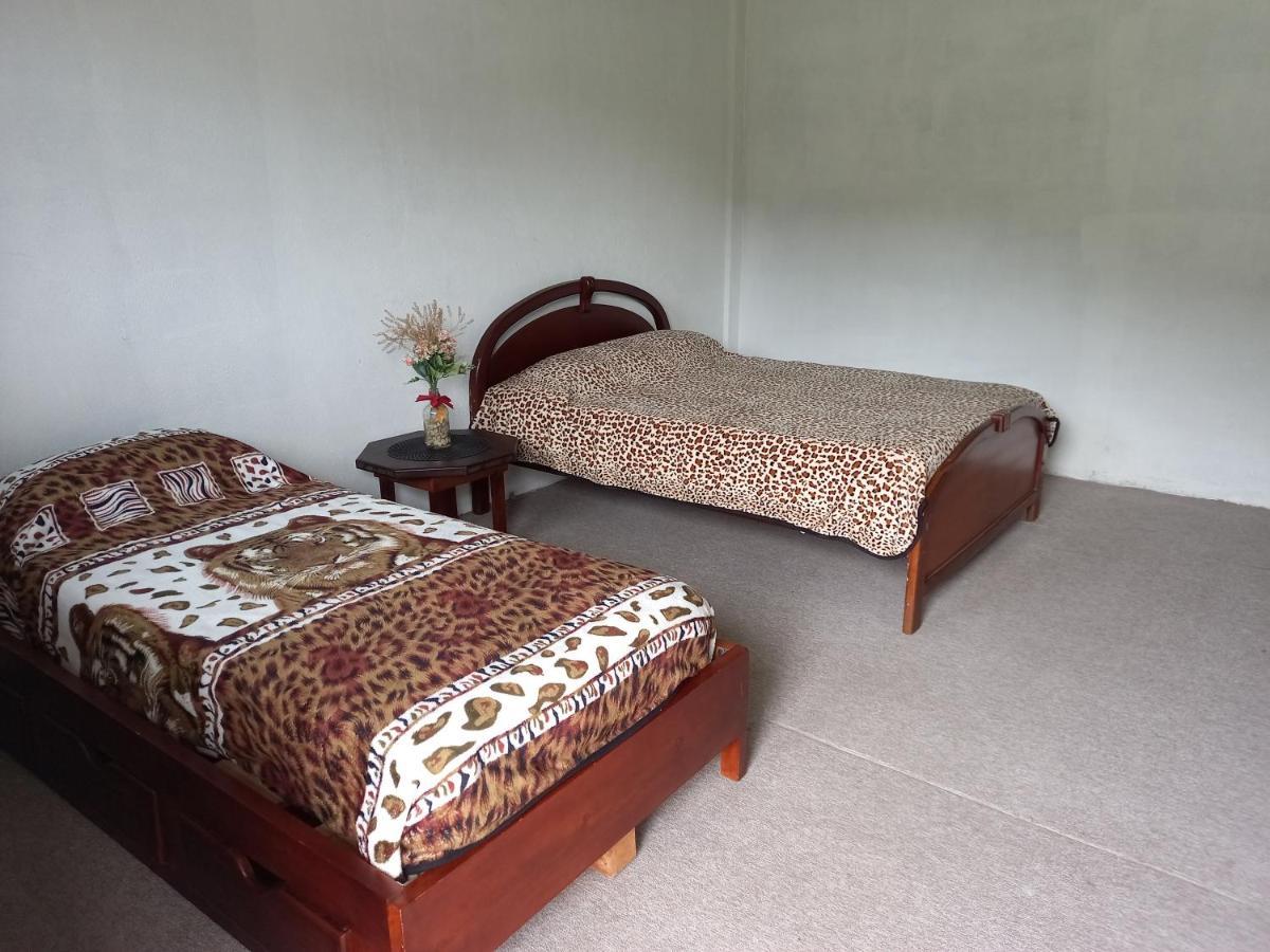 Montano Camping&Hostel Banos  Bagian luar foto