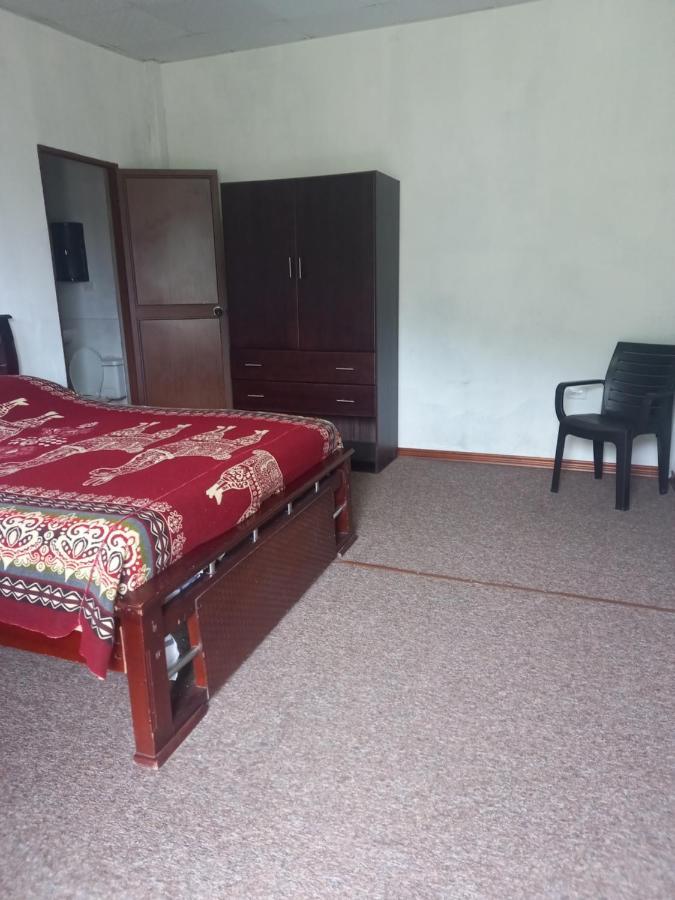 Montano Camping&Hostel Banos  Bagian luar foto