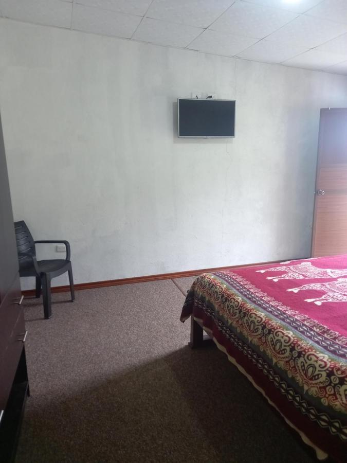 Montano Camping&Hostel Banos  Bagian luar foto