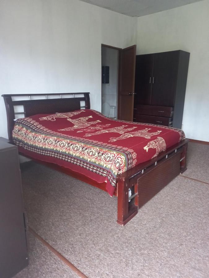 Montano Camping&Hostel Banos  Bagian luar foto