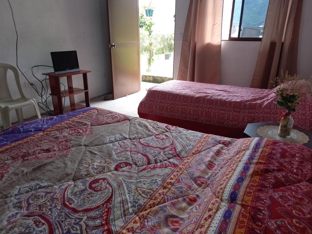 Montano Camping&Hostel Banos  Bagian luar foto