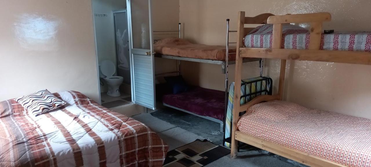 Montano Camping&Hostel Banos  Bagian luar foto