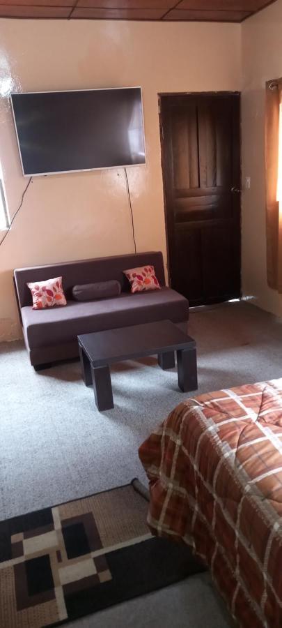Montano Camping&Hostel Banos  Bagian luar foto